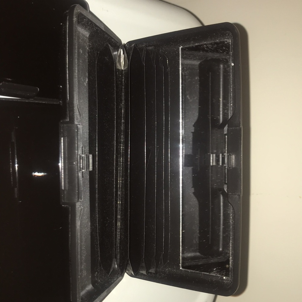 Wallets - Picture 2 of 4